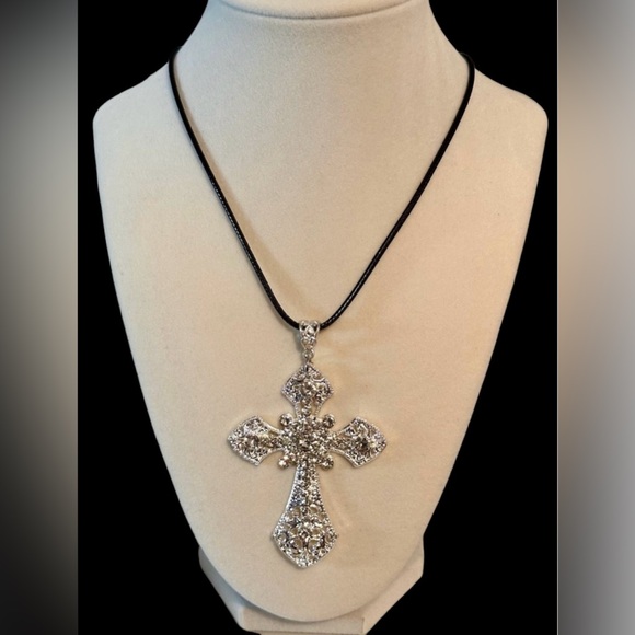 Gothic Cross Pendant on a Black Cord Necklace Victorian Retro Vintage Style New - Picture 9 of 9